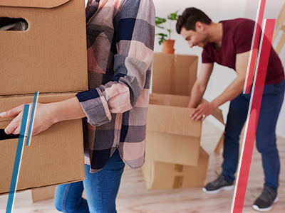 Servicio de mudanza Pareja cargando cajas